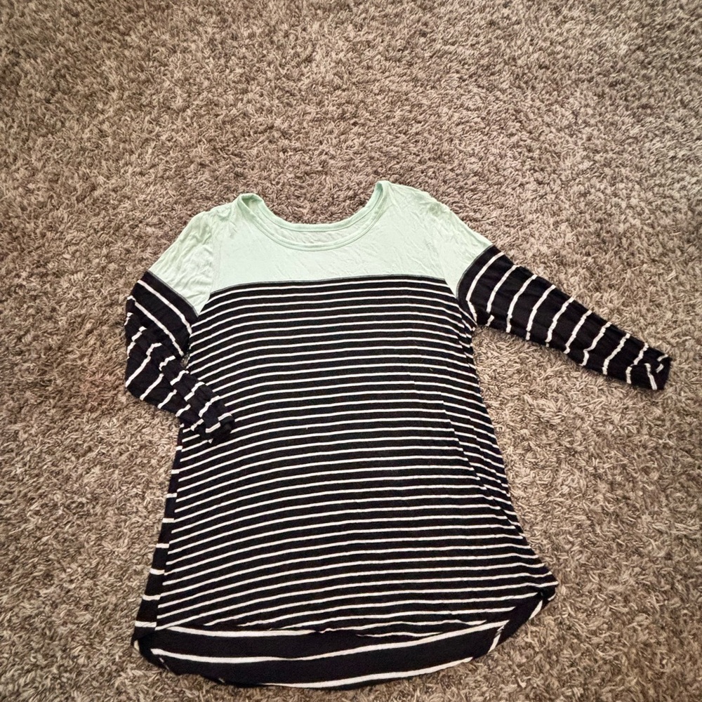 Maurice’s 24/7 Comfort Apparel Mint and Black Striped Long Sleeve Tee. Size M.